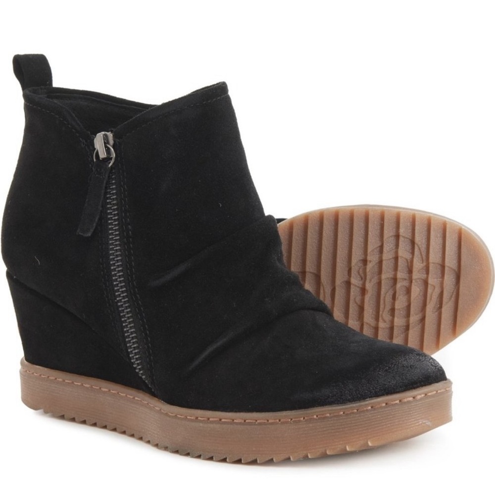 NWT Sofft Shera Water Resistant Wedge Bootie In Black size 8.5